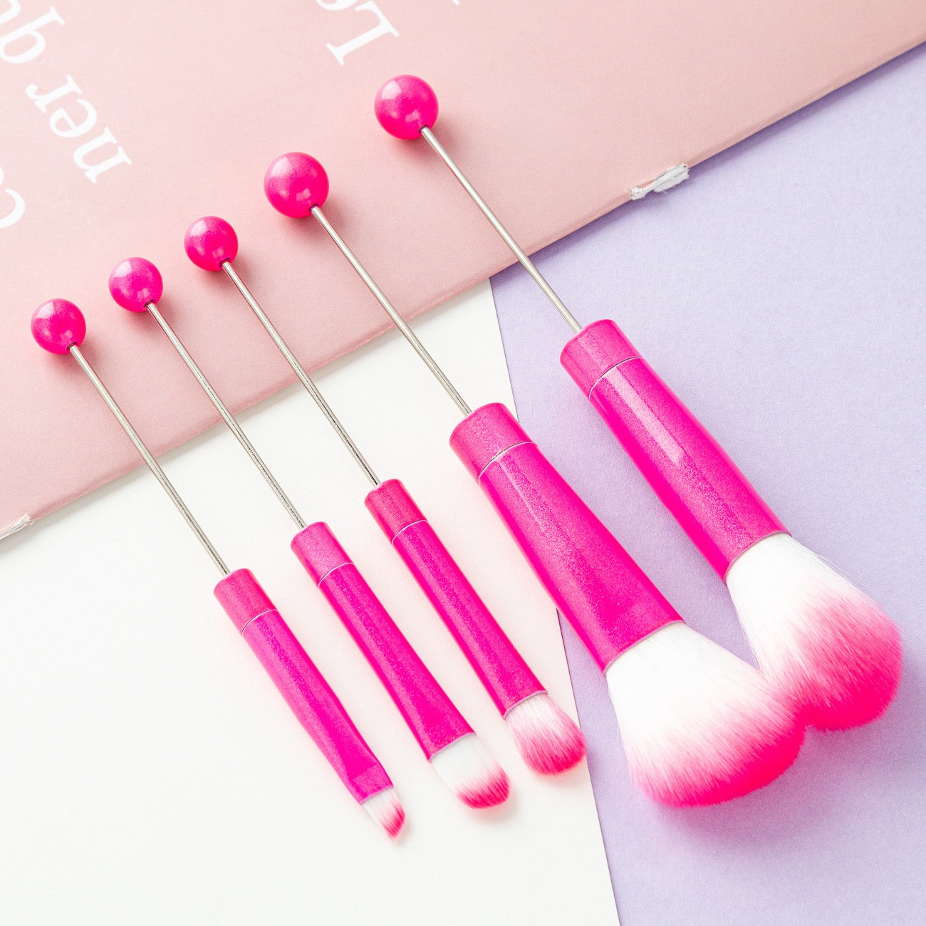 Beaded metal handle and beaded makeup brush set