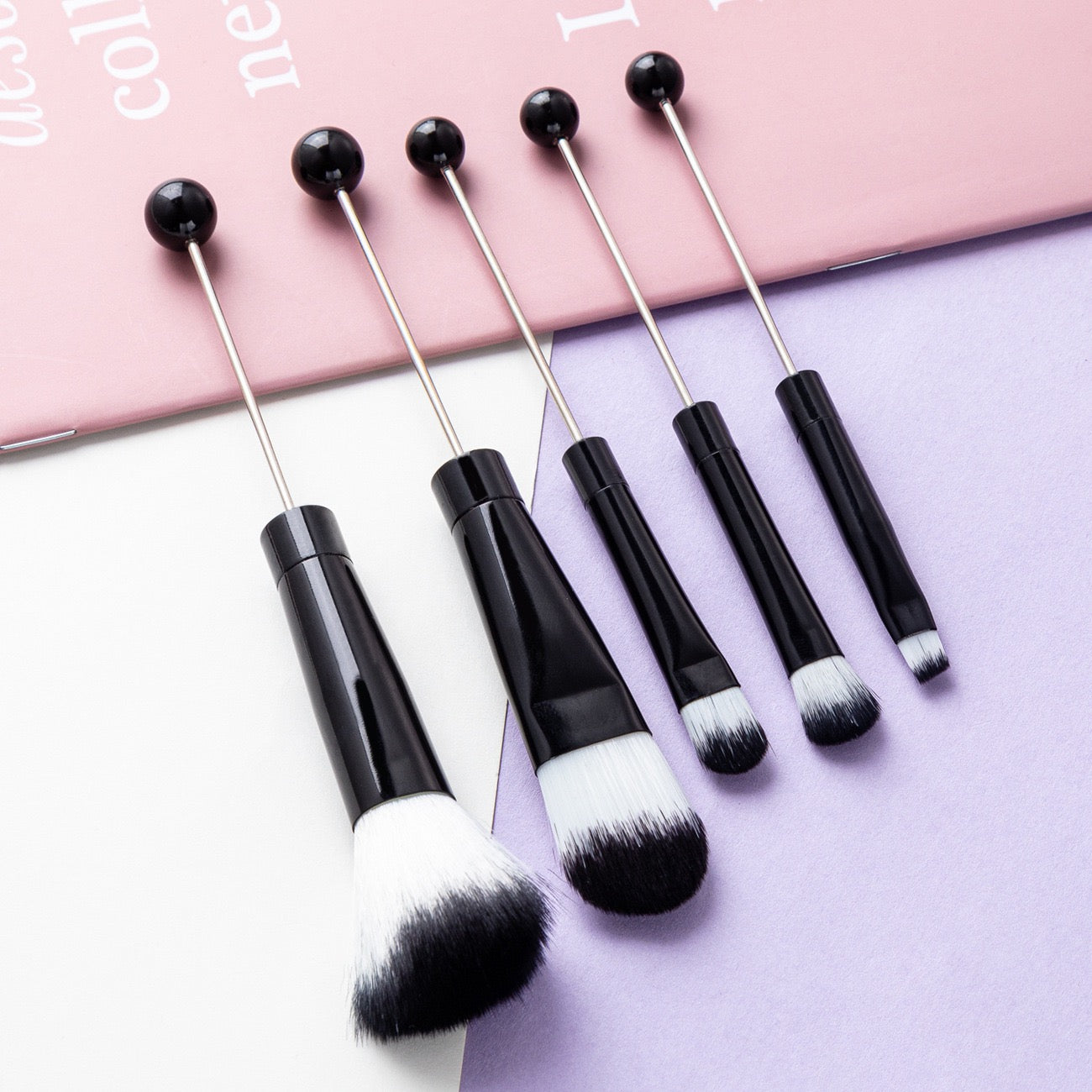 Beaded metal handle and beaded makeup brush set