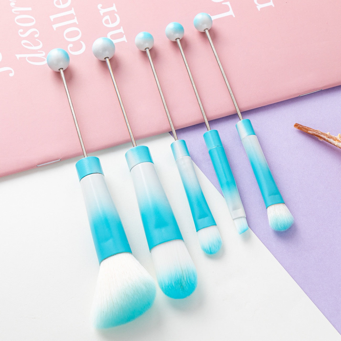 Beaded metal handle and beaded makeup brush set