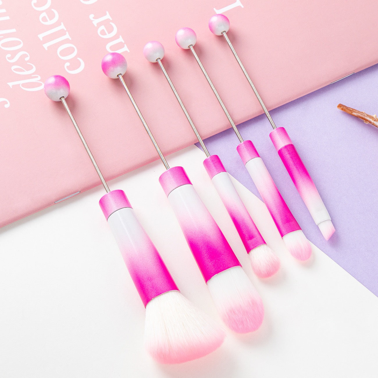 Beaded metal handle and beaded makeup brush set