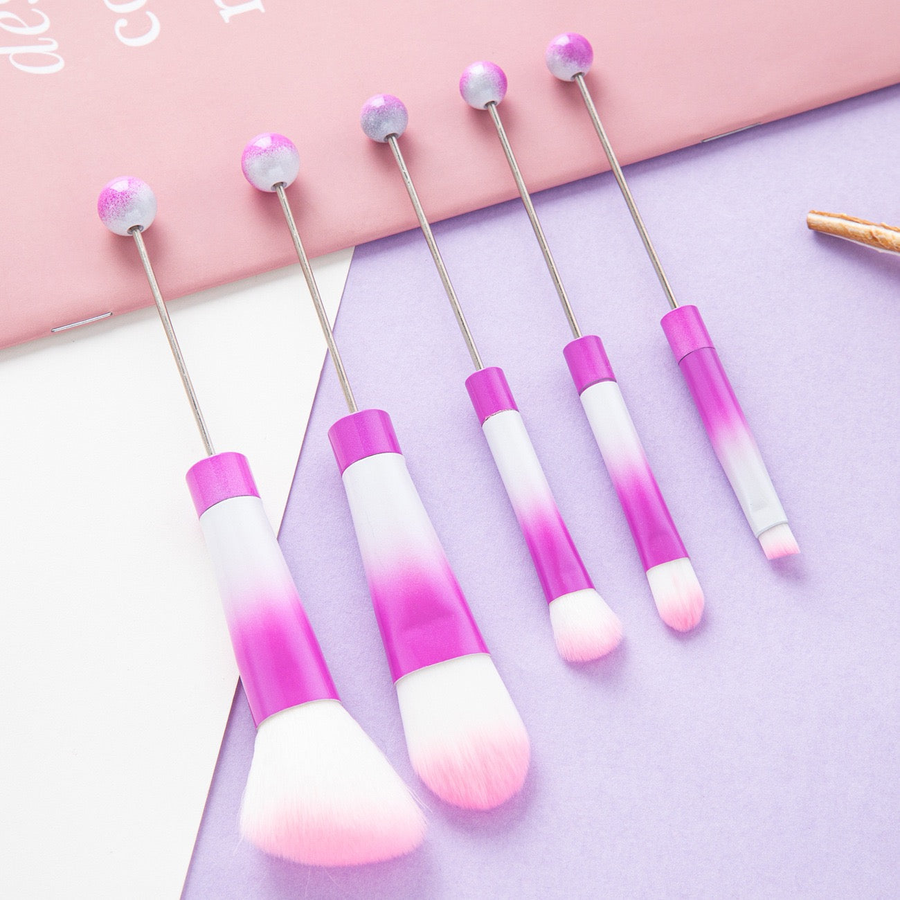 Beaded metal handle and beaded makeup brush set
