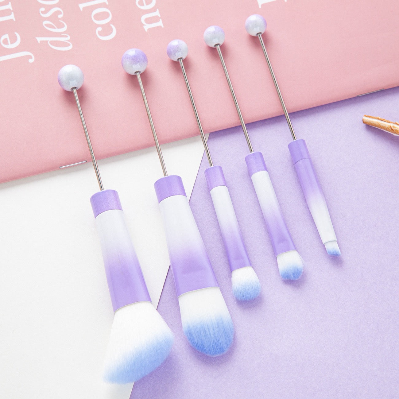 Beaded metal handle and beaded makeup brush set