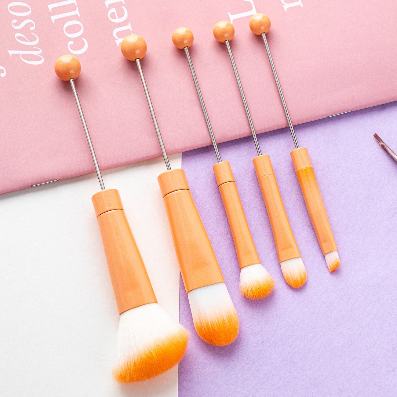 Beaded metal handle and beaded makeup brush set