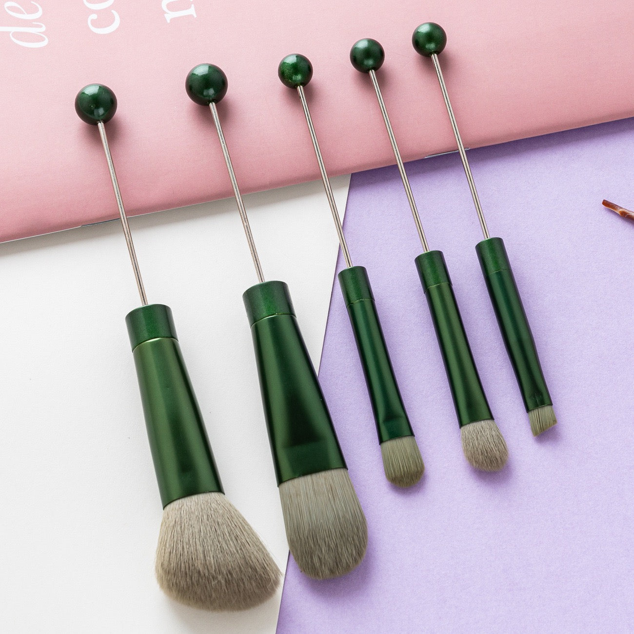 Beaded metal handle and beaded makeup brush set