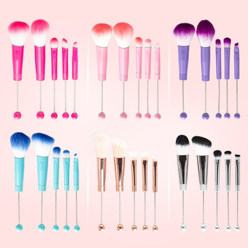 Beaded metal handle and beaded makeup brush set
