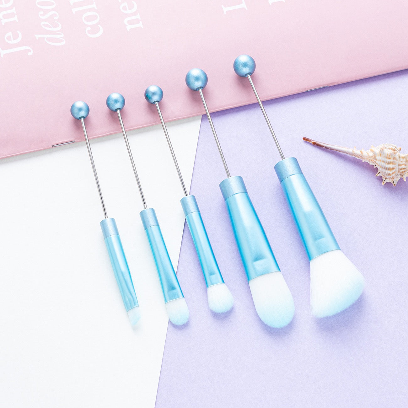Beaded metal handle and beaded makeup brush set