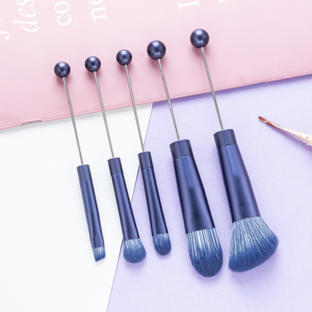 Beaded metal handle and beaded makeup brush set