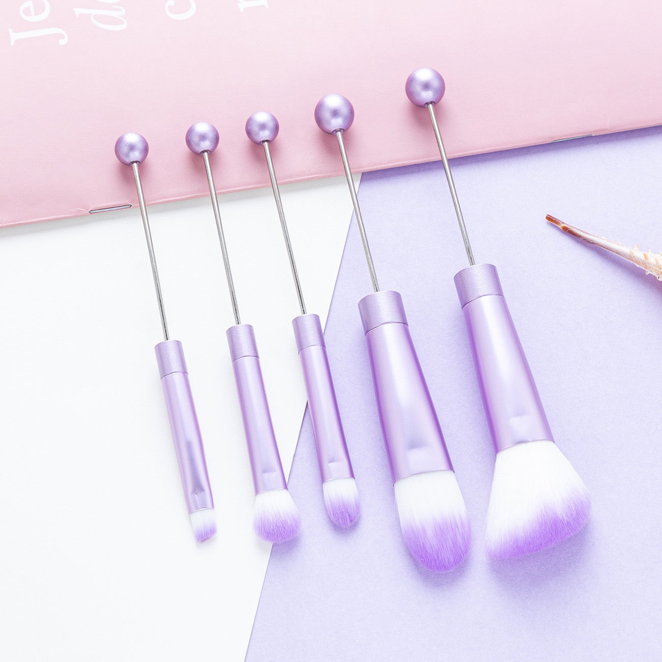 Beaded metal handle and beaded makeup brush set