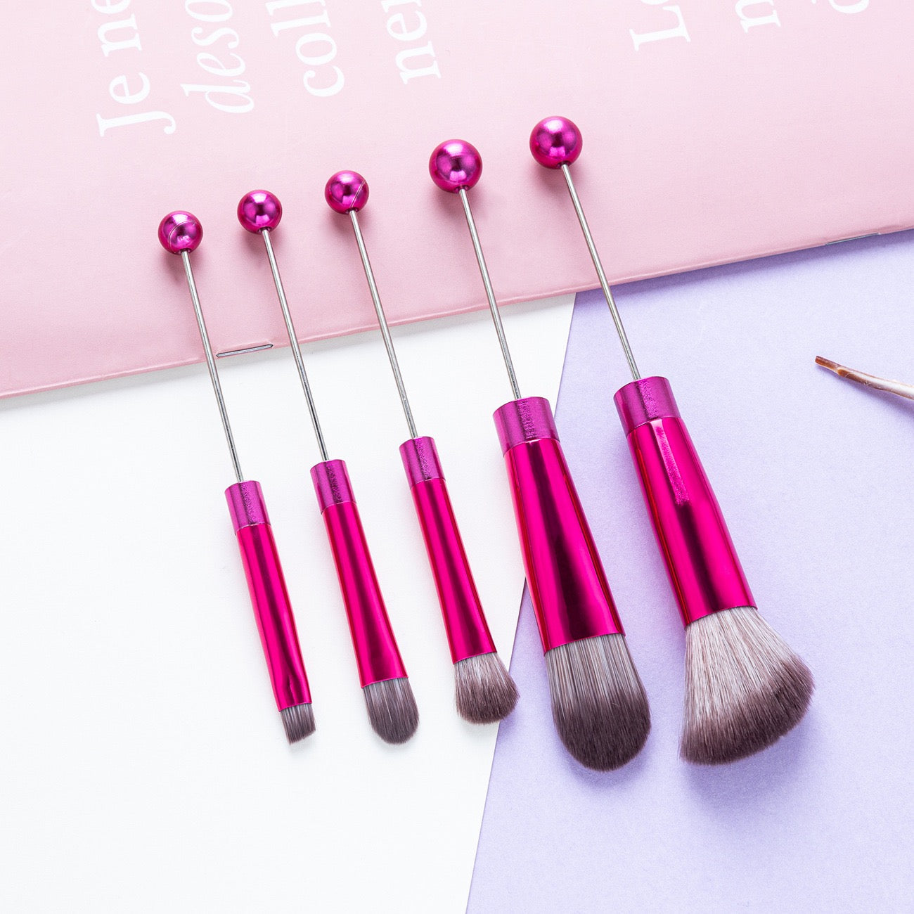 Beaded metal handle and beaded makeup brush set