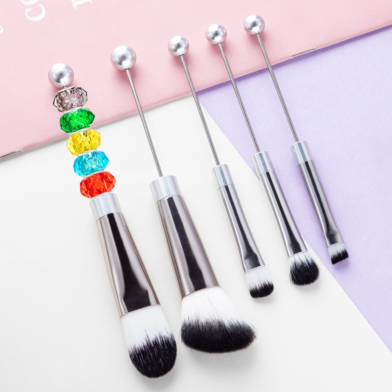 Beaded metal handle and beaded makeup brush set