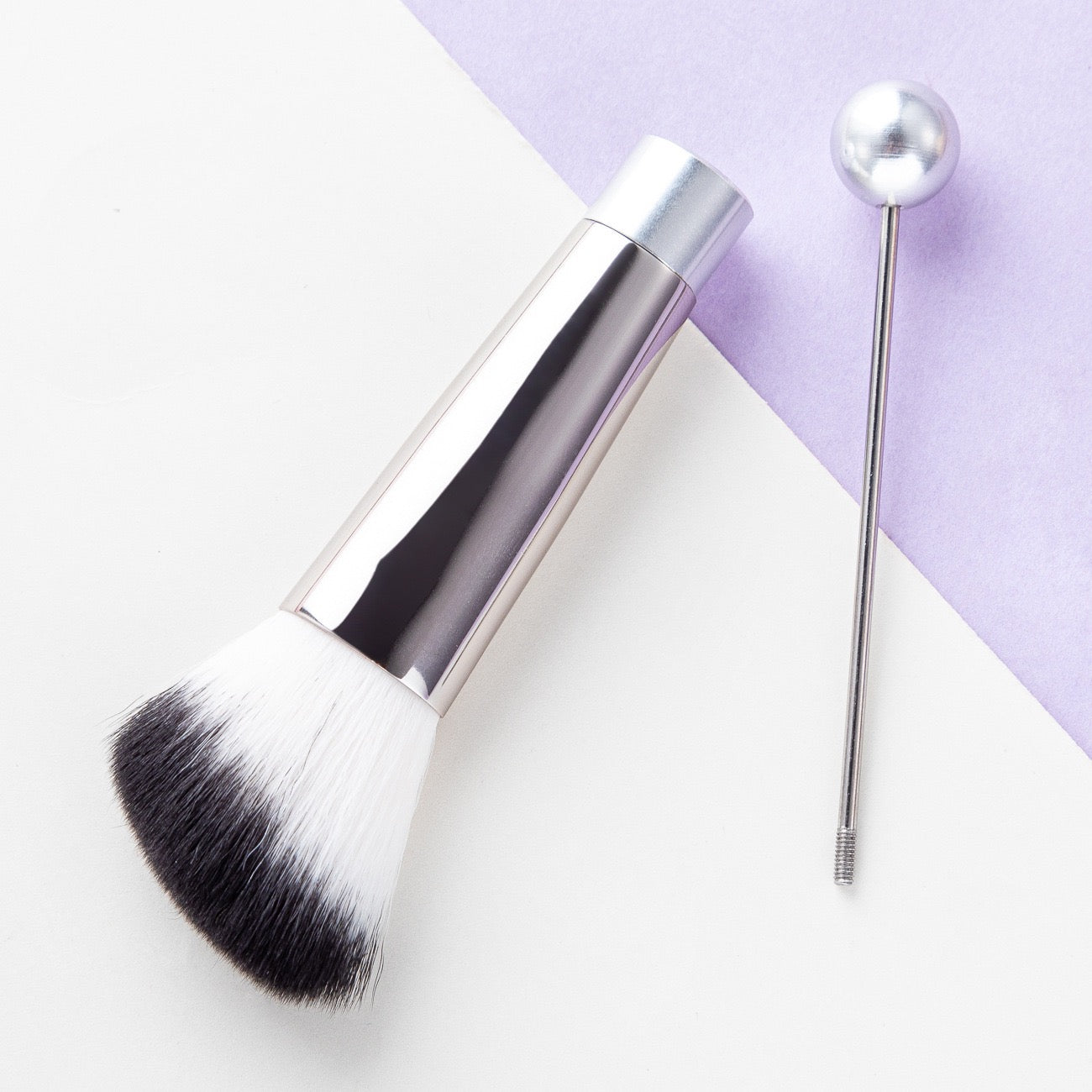 Beaded metal handle and beaded makeup brush set