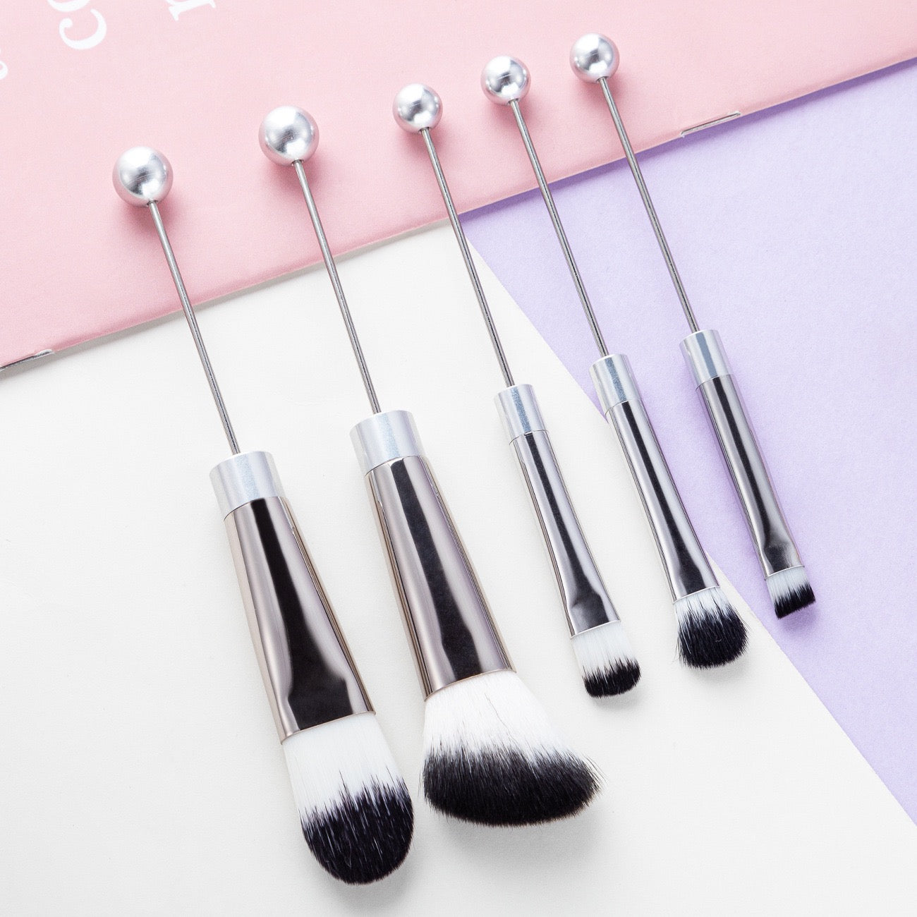 Beaded metal handle and beaded makeup brush set