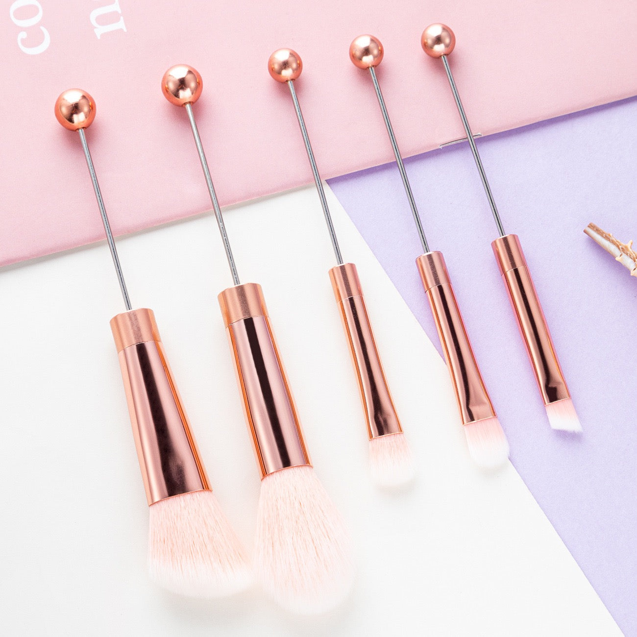 Beaded metal handle and beaded makeup brush set