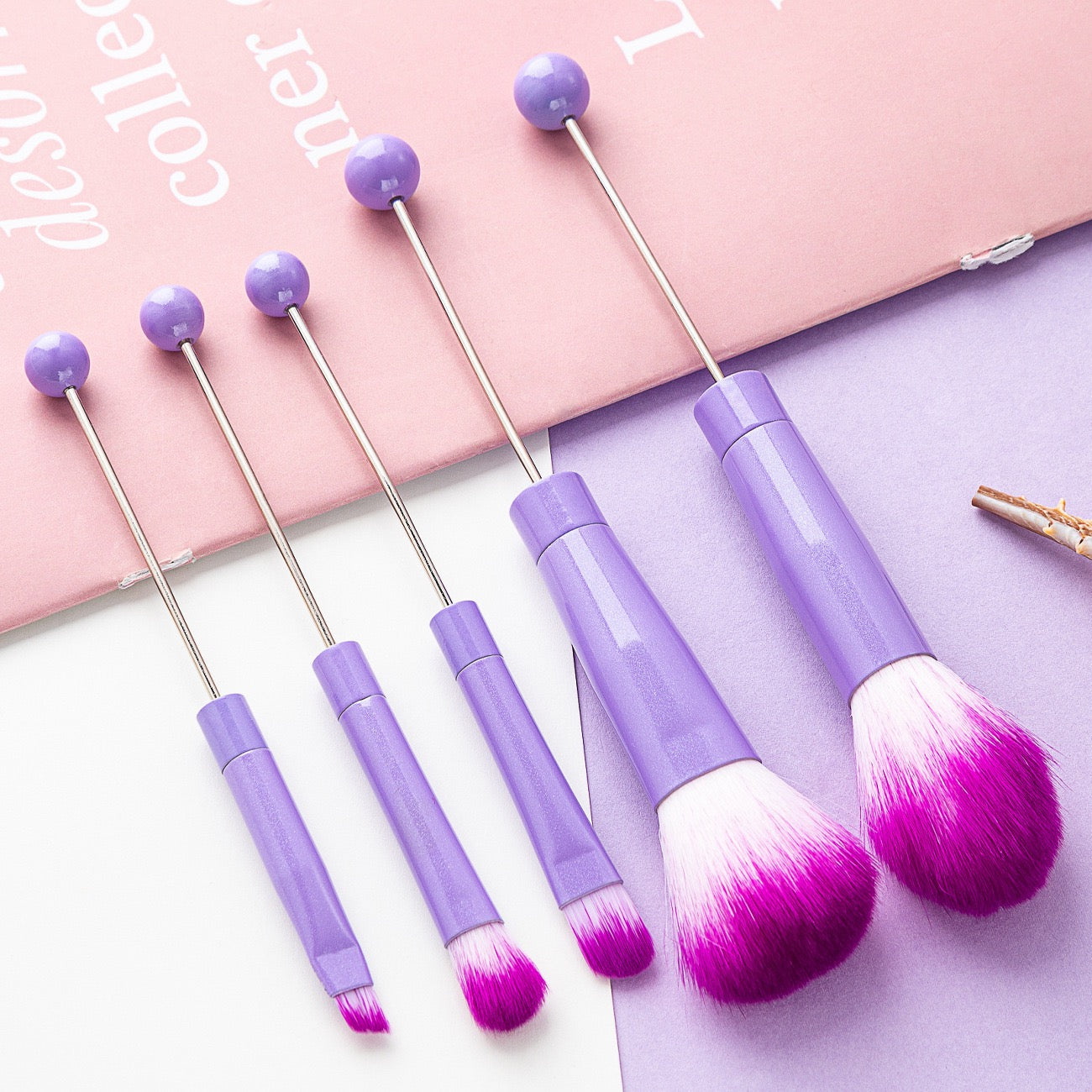 Beaded metal handle and beaded makeup brush set