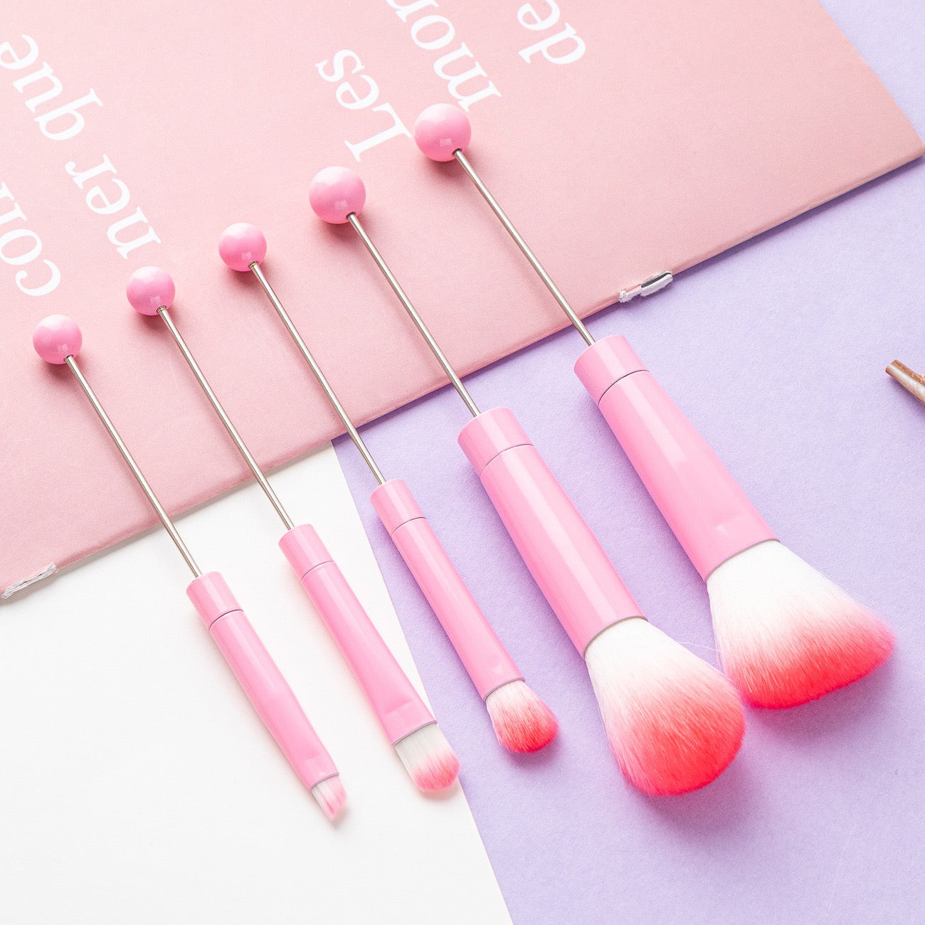 Beaded metal handle and beaded makeup brush set